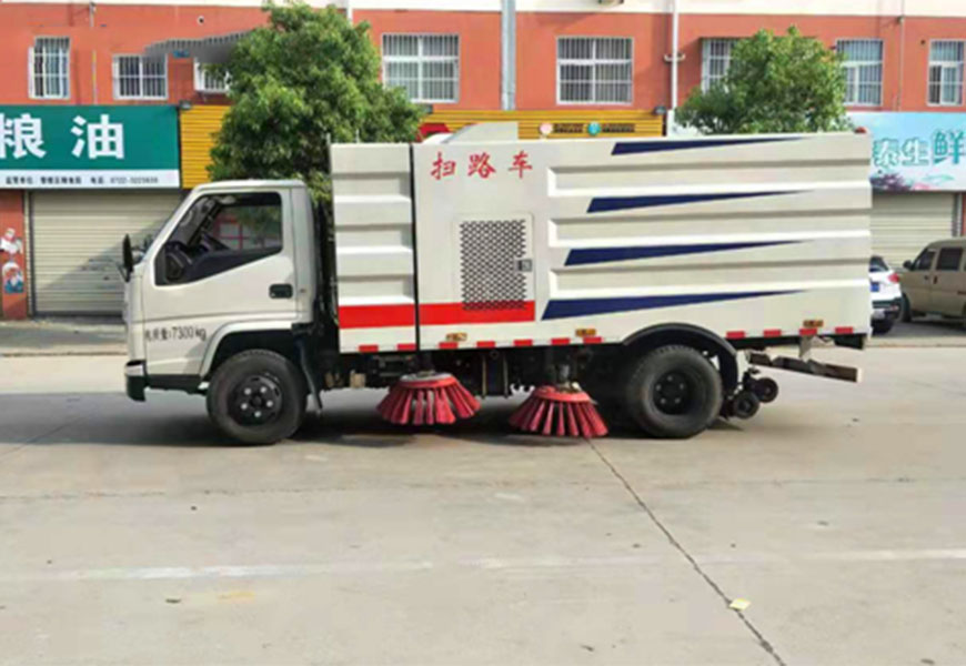 國(guó)六江鈴5方掃路車(chē)側(cè)方圖