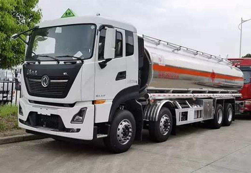 東風(fēng)天龍前四后八鋁合金油罐車(chē)國(guó)六
